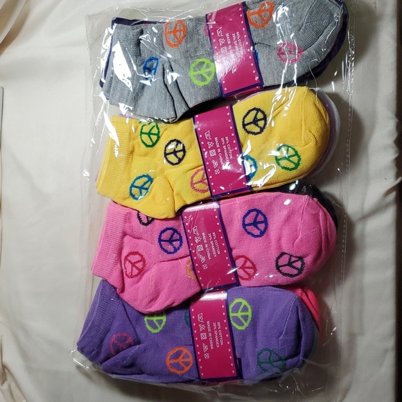 Falari Accessories - - 12 Pairs Assorted Colors Women's Ankle Socks Size 9-11 Peace Sign